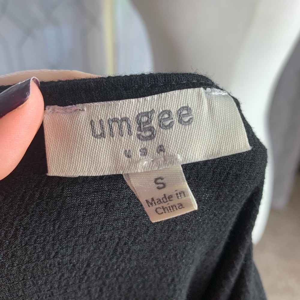 Umgee Black Flowy Tank with Crochet Sides Small - Picture 5 of 6